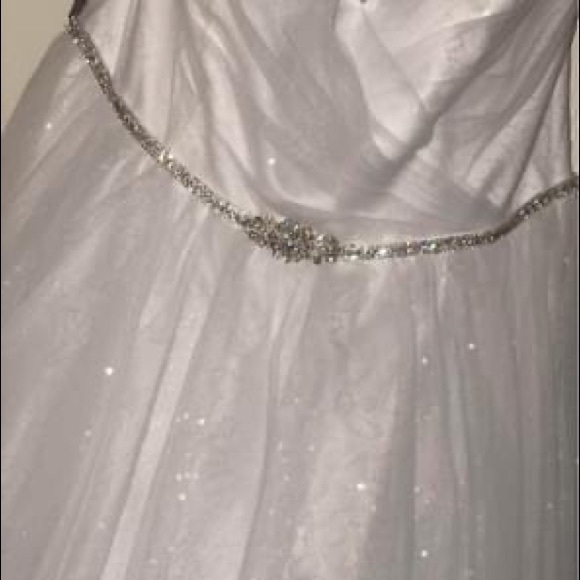 Brand new Alfred Angelo wedding gown - Picture 4 of 13